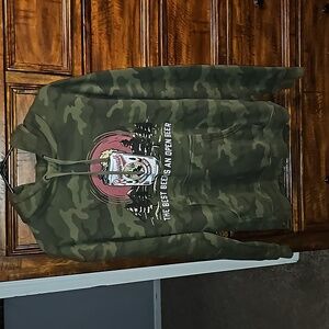 American Highway womens Like New hooded sweatshirt. Sz medium camo!!! Buckle